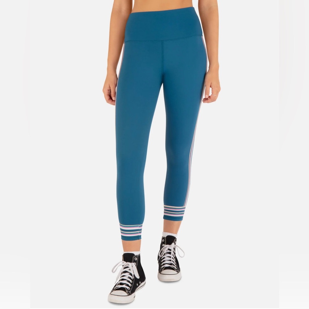 4C-NWT
Hurley yoga pants
Size M